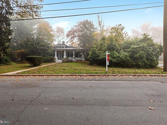 5th image of 203 Forest Ave
