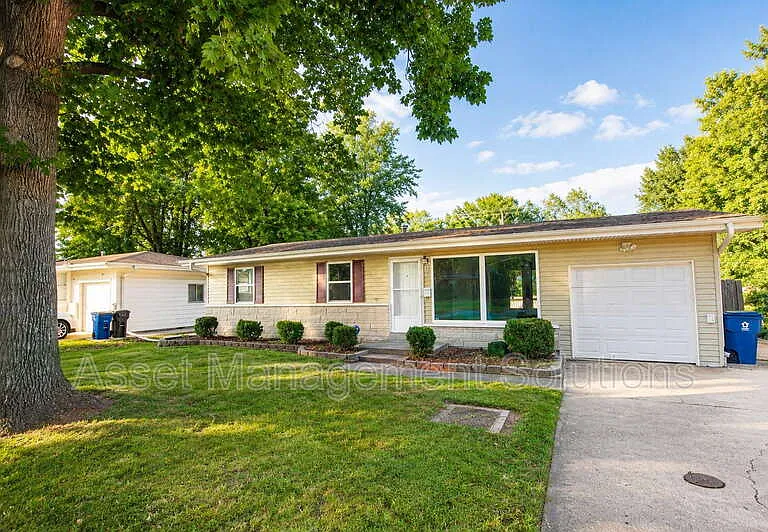 723 Riderwood Dr — Photo 1