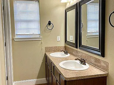 1100 Berry Rd — Photo 11