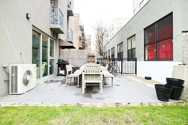 Rented by City Connections Realty | media 15