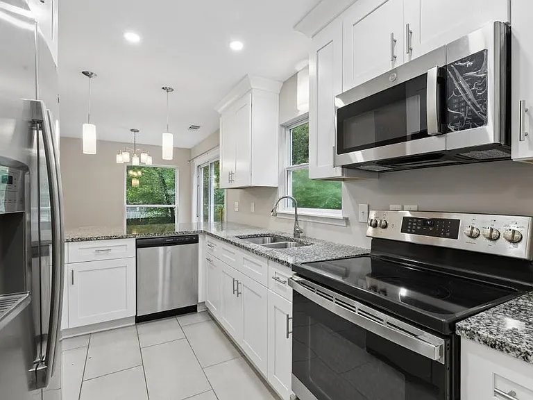4930 Farmstead Ct NE — Photo 4