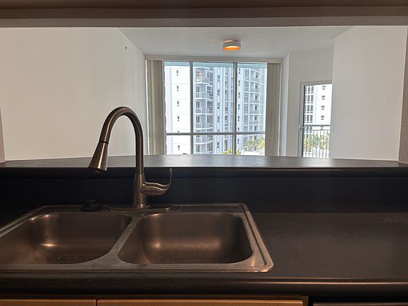 5th image of 322 E Central Blvd Unit 1112