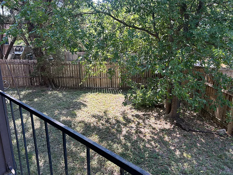 202 Oak Trail Dr #B — Photo 10