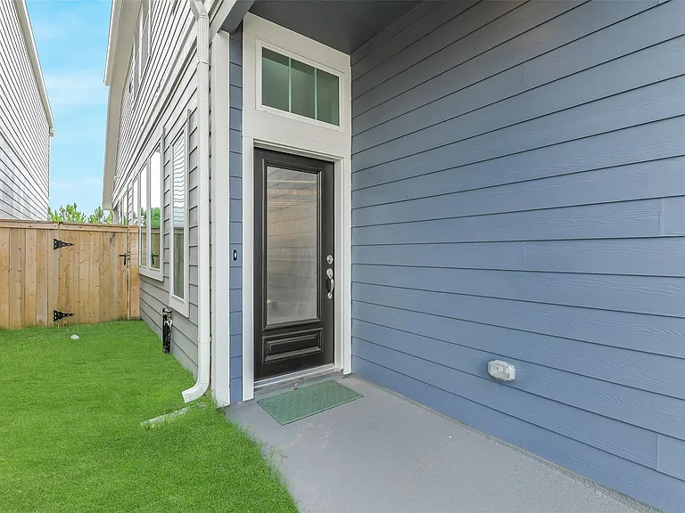 12754 Grayson County Dr — Photo 2