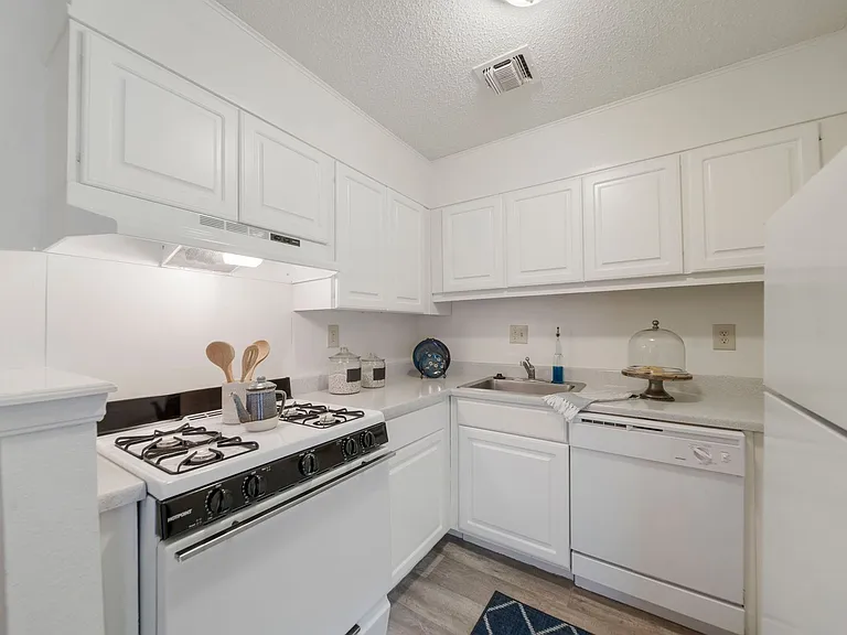 Park Villas Apartments — Photo 30