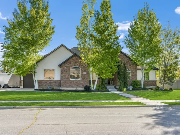 698 N Farmland Dr, Kaysville, UT 84037