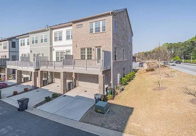 2563 Morehead St — Photo 21
