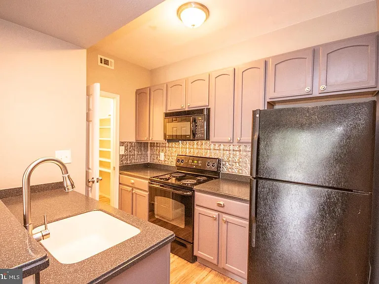 3920 Penderview Dr #324 — Photo 25