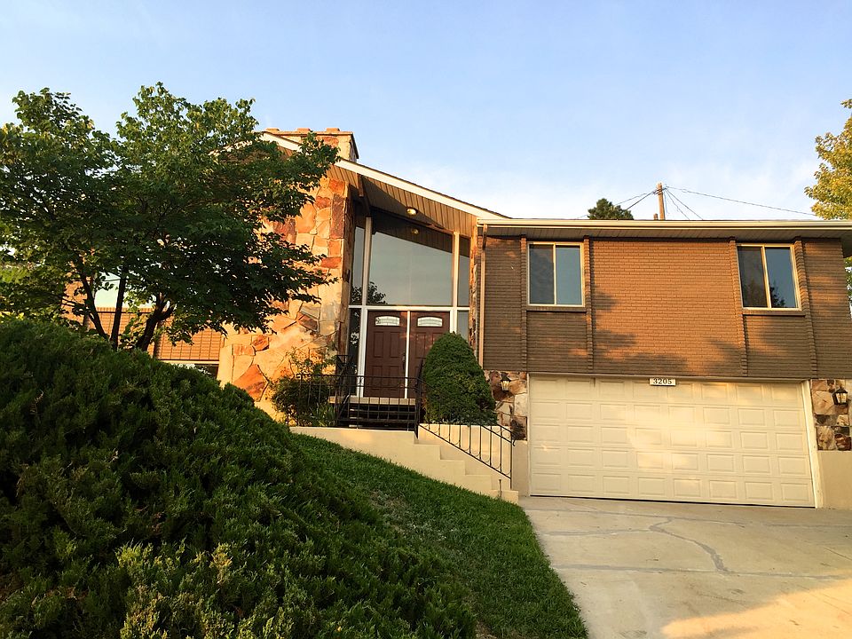 1st image of 3205 E Oakcliff Dr