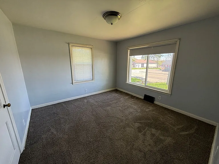 2124 Lansing Ave — Photo 10