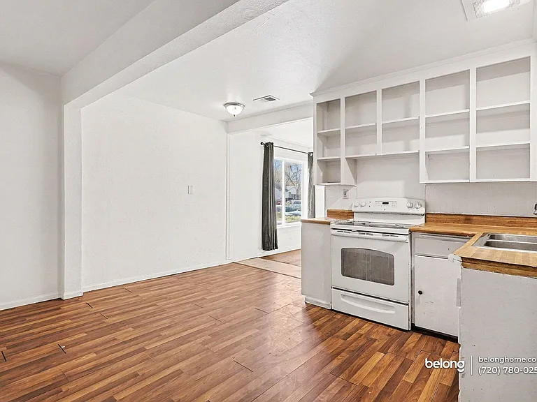 2040 S Fox St — Photo 6