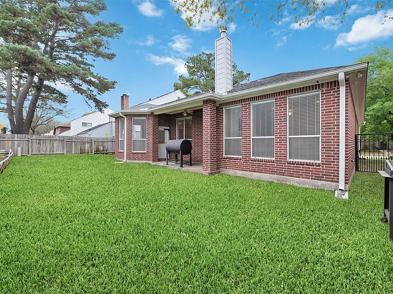 13311 Duke Of York Ln — Photo 24