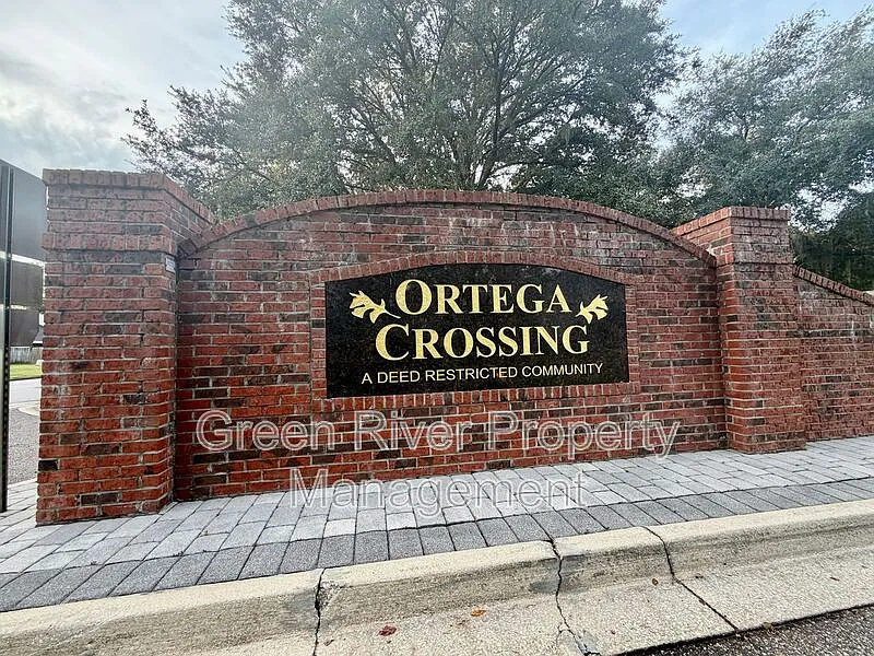 3 bed, 2.0 bath, 1324 sqft, $1,675 — Photo 3