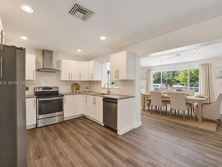 3730 SW 47th Ct — Photo 5