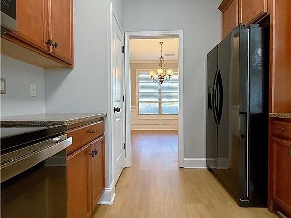 5th image of 636 Royal Crest Ct
