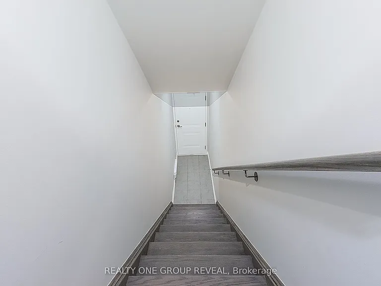 1034-72 Reflection Pl #616 — Photo 2