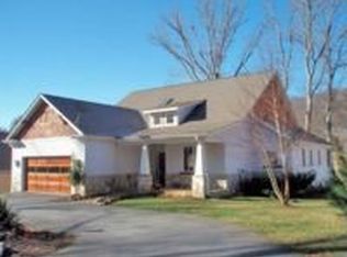 6 Elkhorn Ct, Mills River, NC 28759