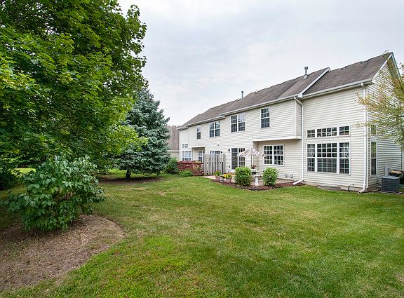 3rd image of 527 Northgate Cir #1