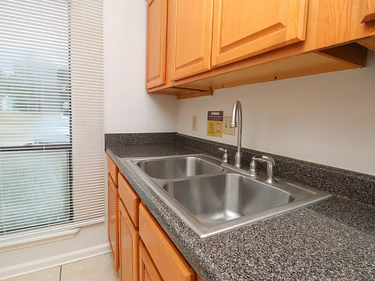 2124 Continental Ave — Photo 10