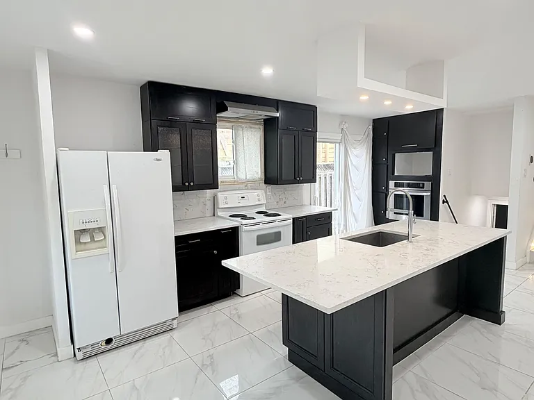 245 Heritage Dr — Photo 5