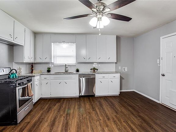3rd image of 817 Sandell Dr