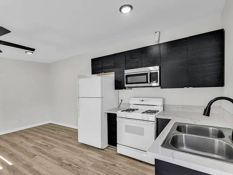 2029 E Ave #2029 — Photo 7