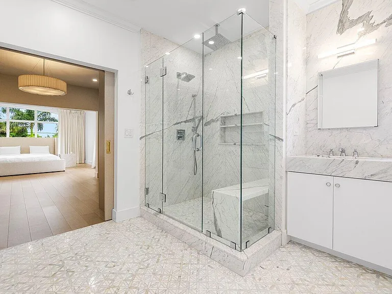 1366 SW 4th Ct — Photo 37