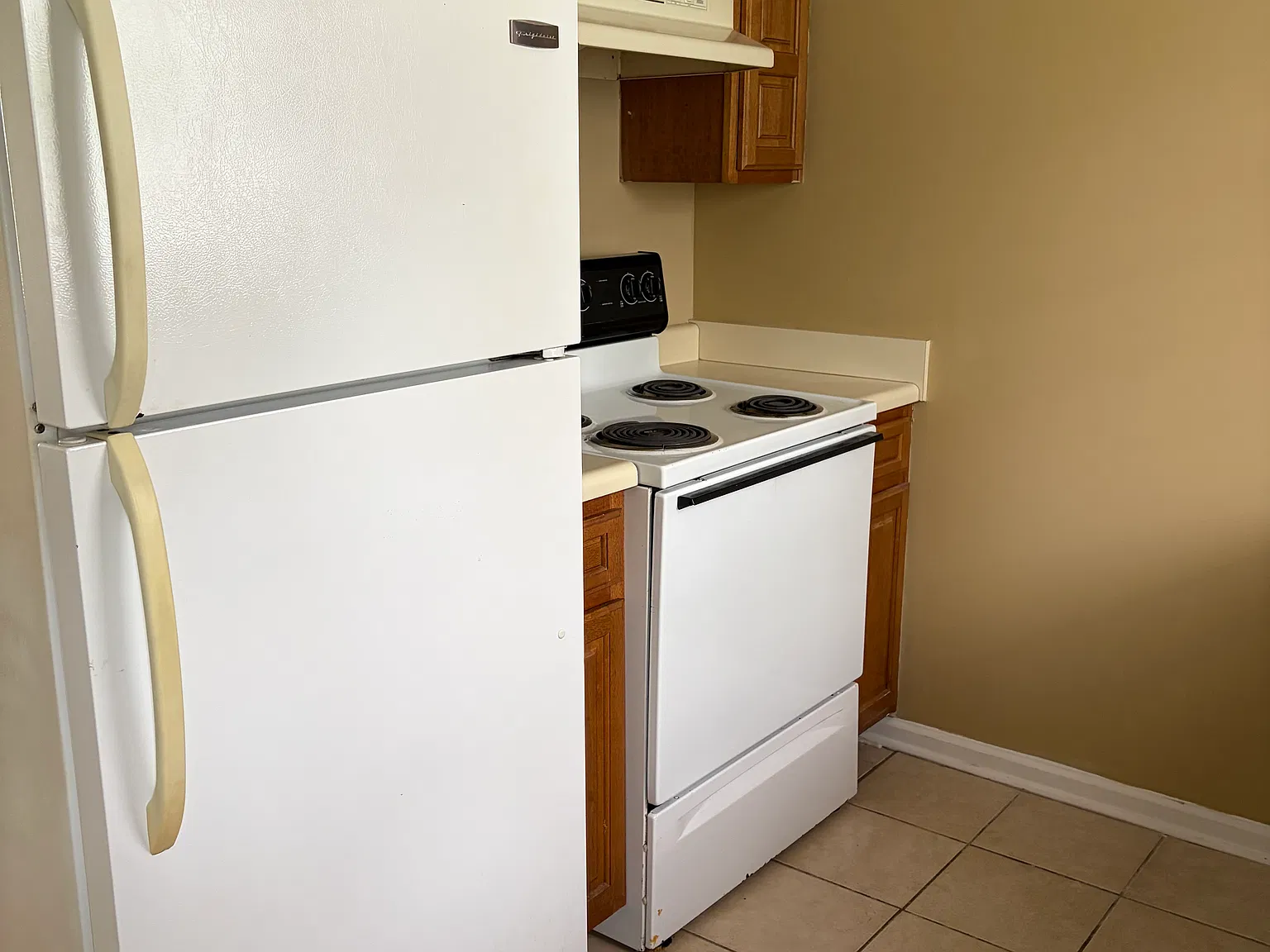 2 bed, 1000 sqft, $895 — Photo 3