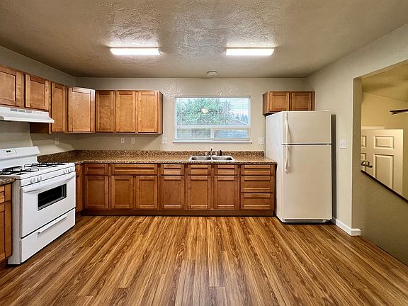 5th image of 4056 Walnut Dr APT E