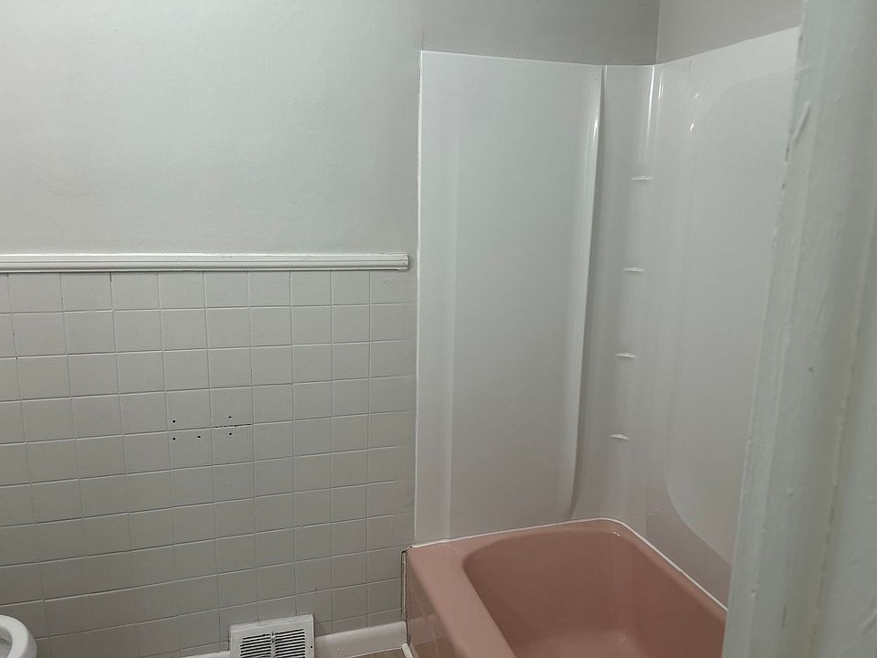 2nd image of 4921-23 N Penn St