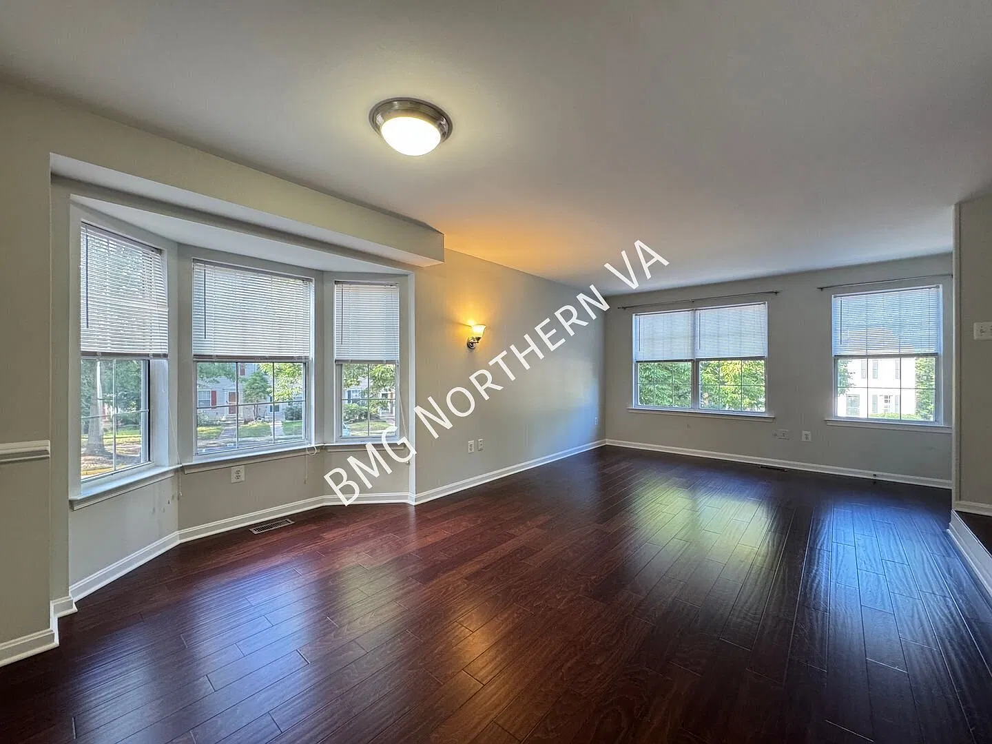 Beautiful 2BR/3BA Home in North Hart Run with Deck & Community Amenities — Photo 2