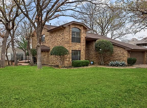 2nd image of 2610 Winding Hollow Ln