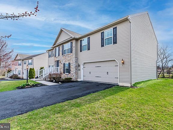4th image of 4 Chestnut Hollow Dr