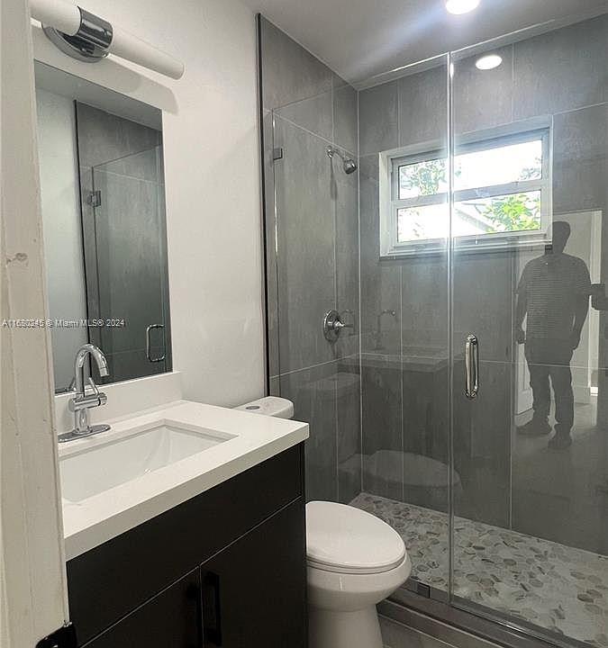 1st image of 12 NE 49th St #1