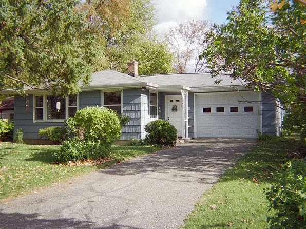 2637 Center St, Boyne Falls, MI 49713