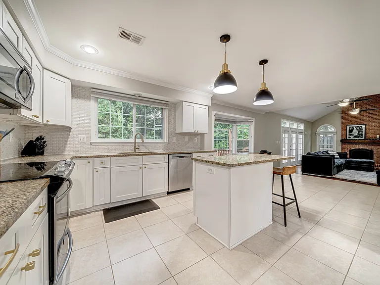 1219 Rowland Dr — Photo 21