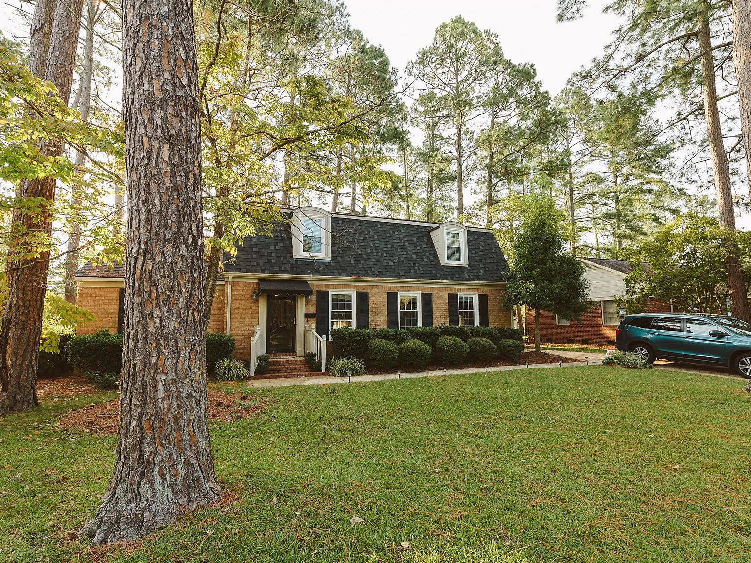 4 bed, 2.5 bath, 2362 sqft, $2,500 — Photo 2