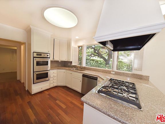 4th image of 12455 Sarah St