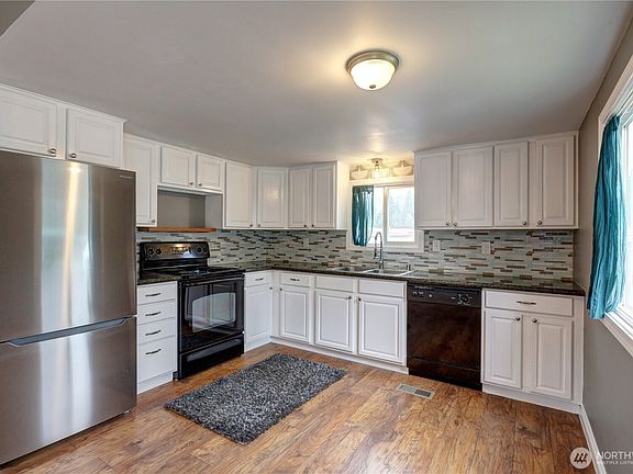 3rd image of 45800 SE North Bend Way #16