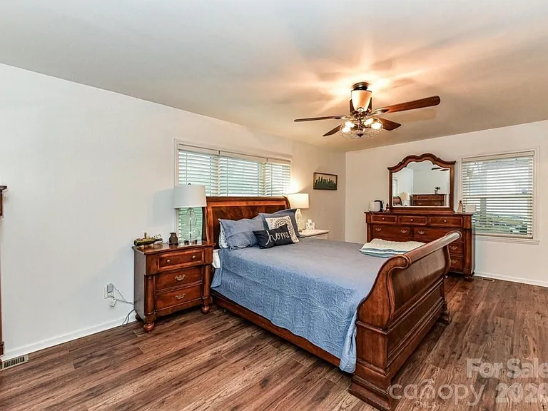 1240 Skyview Rd — Photo 9