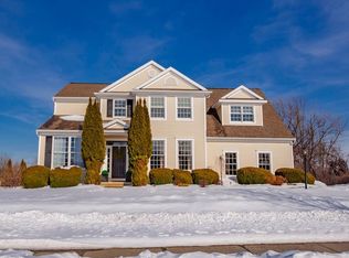 45 Candlewood Dr, Ballston Lake, NY 12019