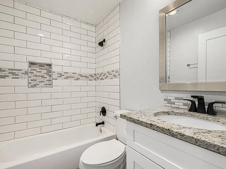 1420 N Rose St — Photo 18