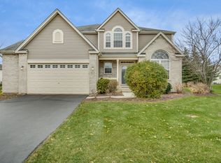 975 Price Rd, Sugar Grove, IL 60554