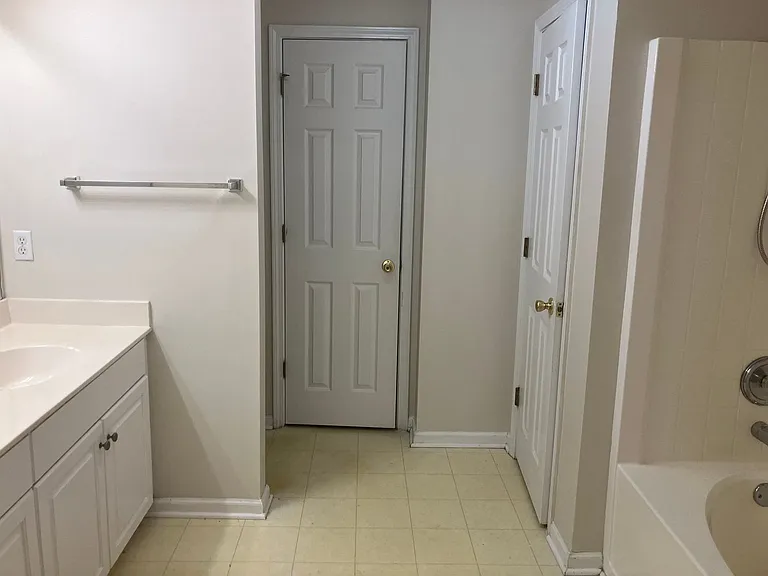 47 Regent Ave — Photo 21