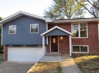 136 Lakeland Hills Dr, Fairview Heights, IL 62208