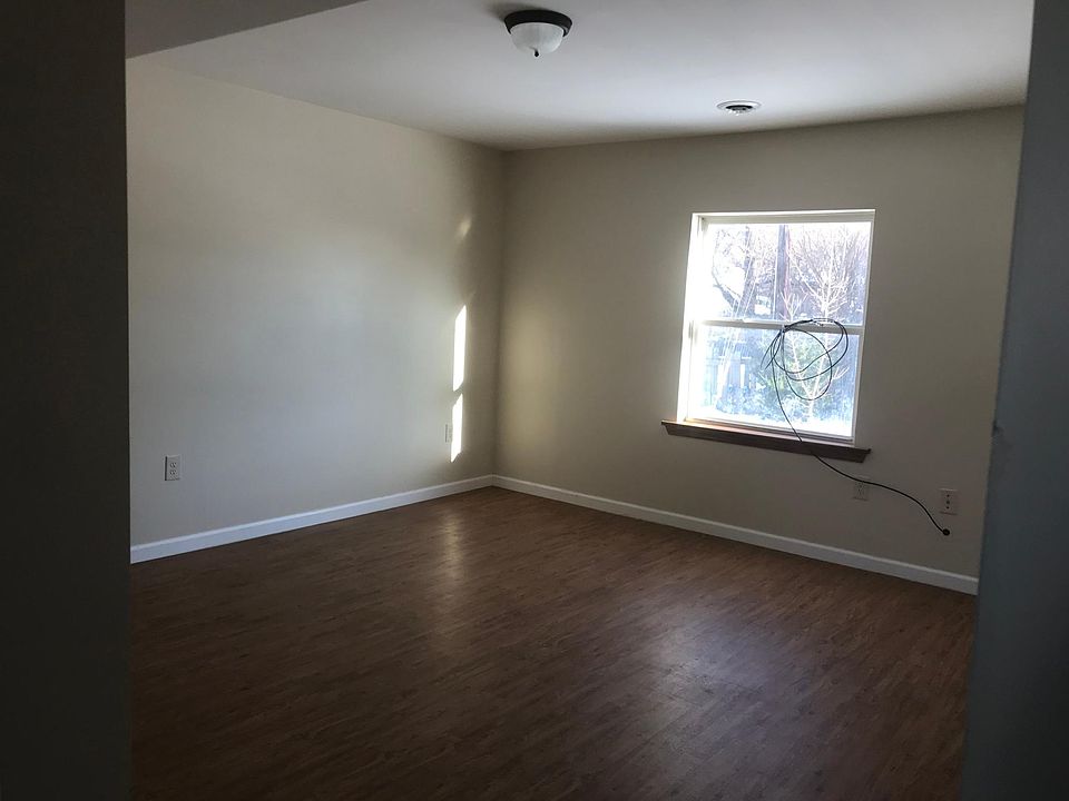 2nd image of 1417 Custer Dr