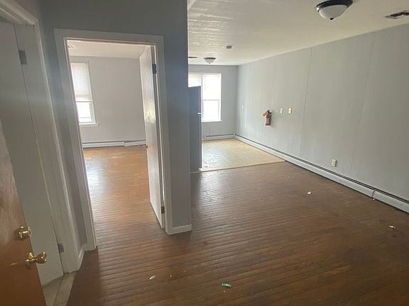 4th image of 220 Bridge St #8