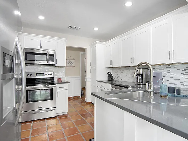 19 Pinehill Trl E — Photo 12