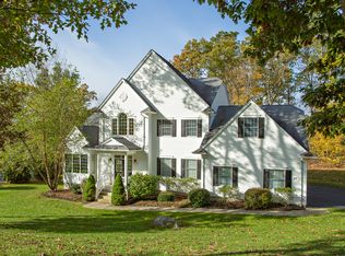 28 Brookview Dr, Carmel, NY 10512