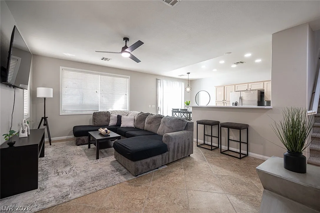 2 bed, 2.5 bath, 1371 sqft, $2,600 — Photo 2
